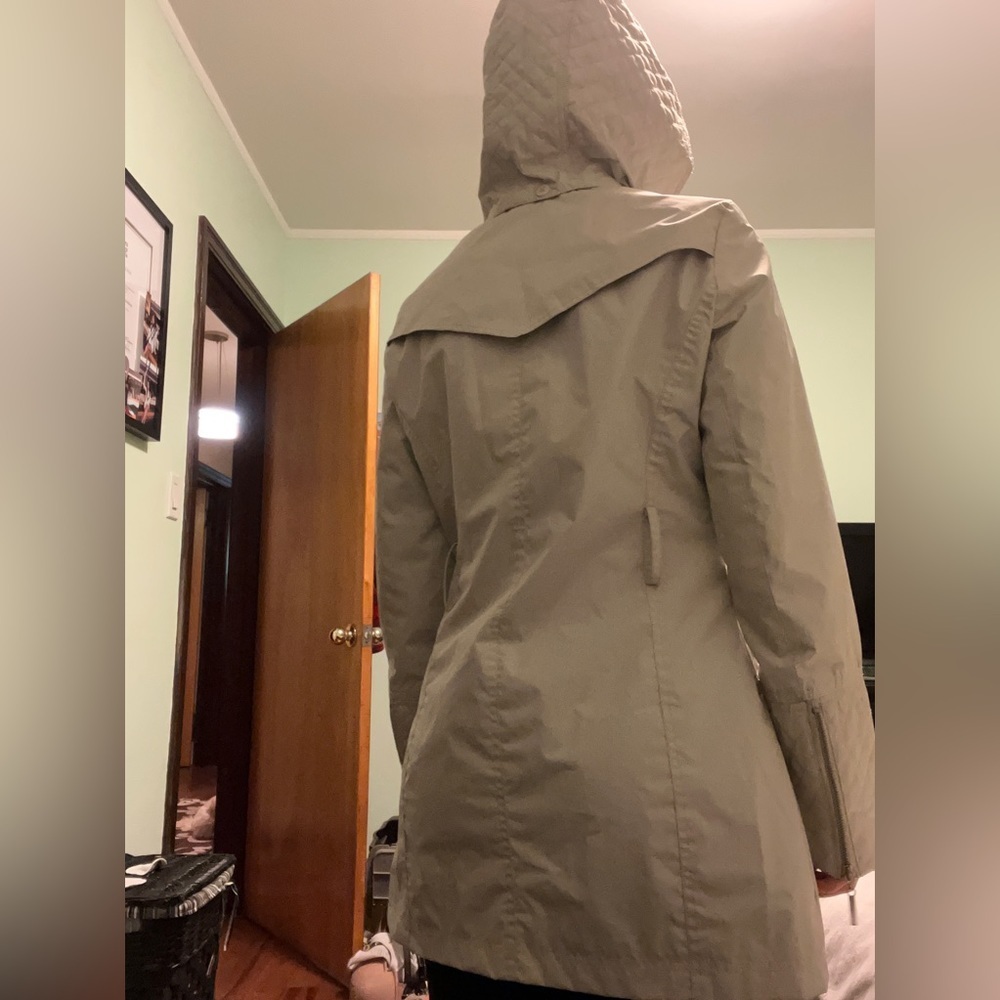 Suzy Shier Rain Coat 🧥 - Picture 6 of 15